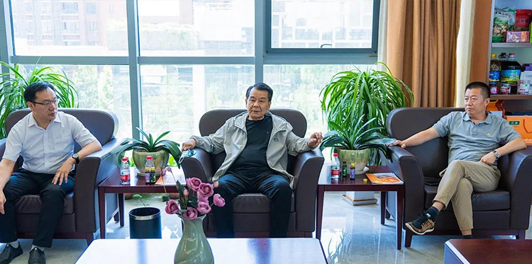 共谋发展 ： 龙乡商会考察团，莅临w66利来参观指导！